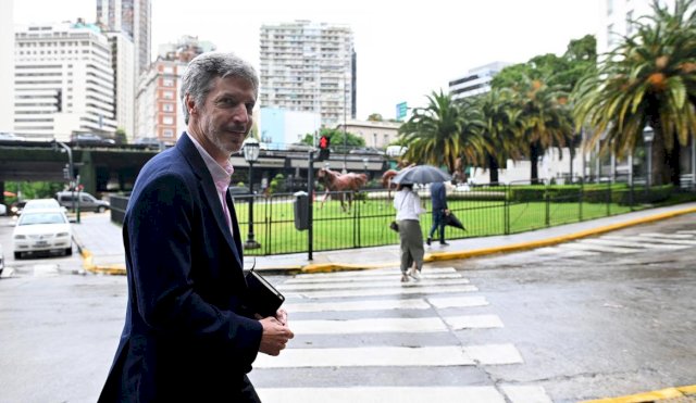 dólares