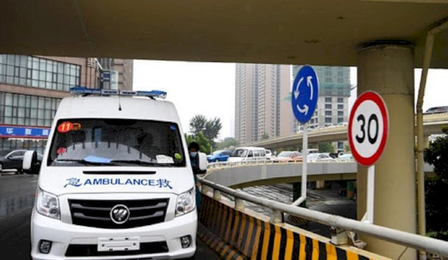 Un turista falleció y cinco resultan heridos por la caída de rocas en China